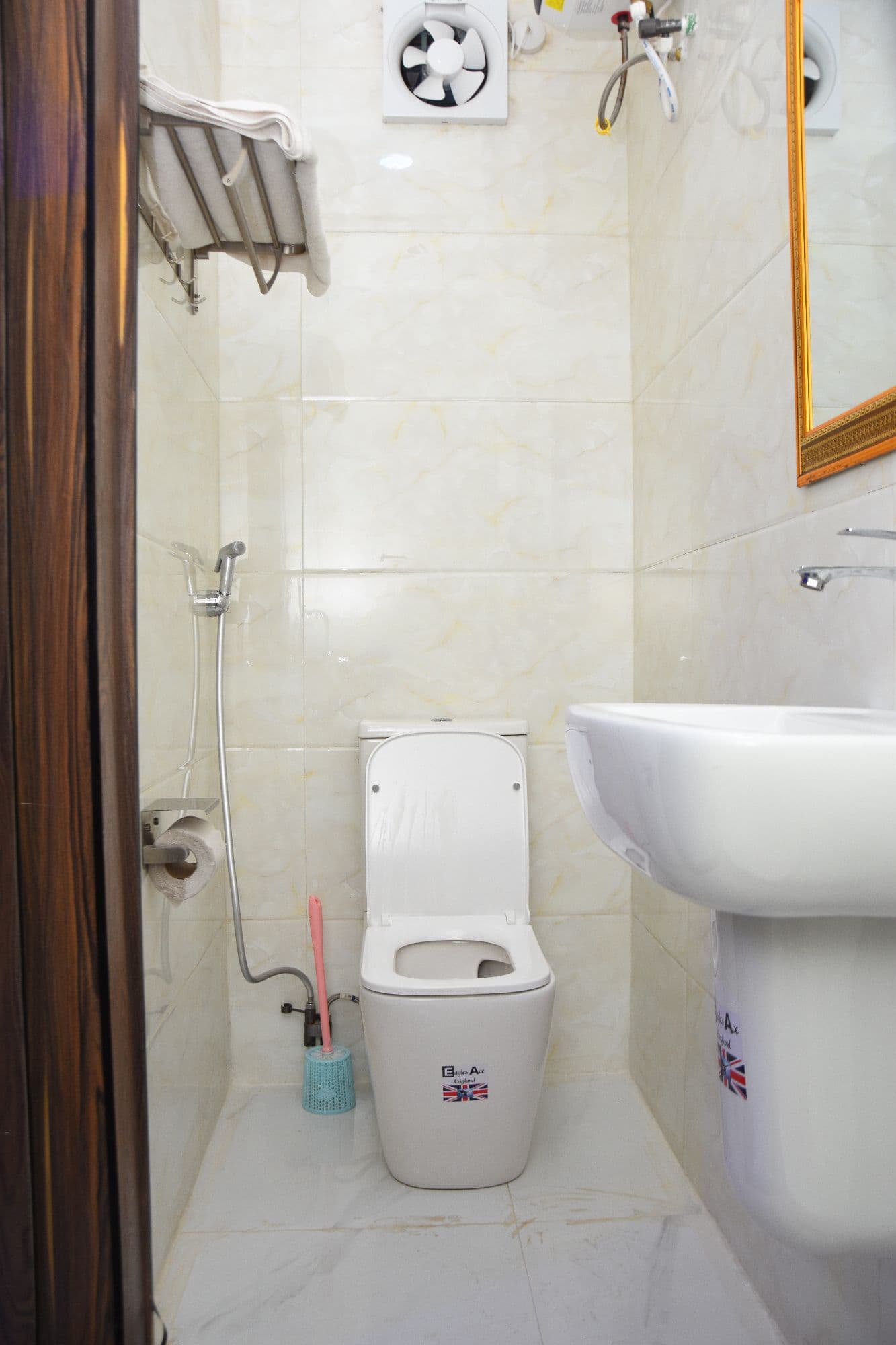 En-suite bathroom