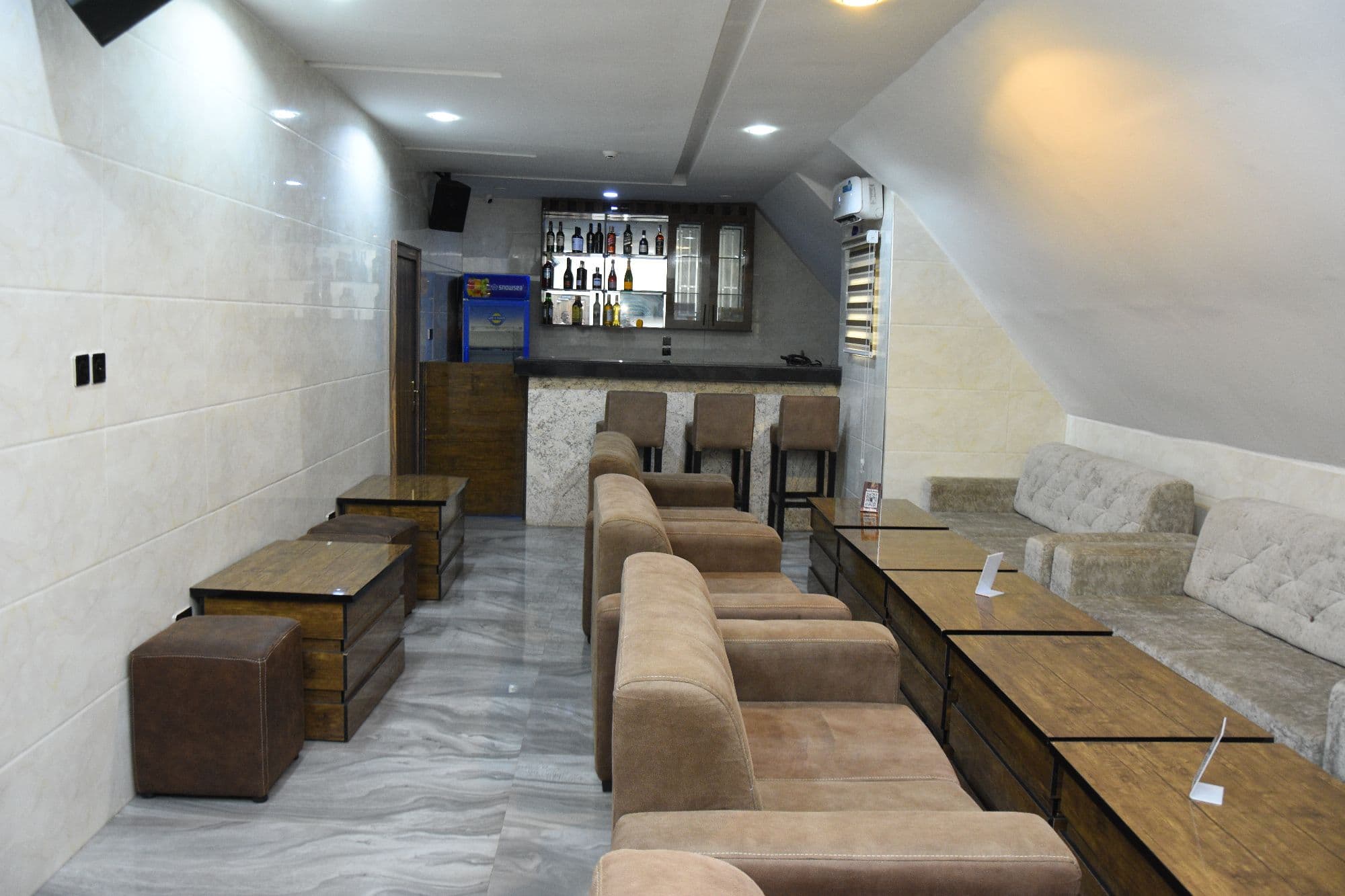 Lounge with bar at the far end